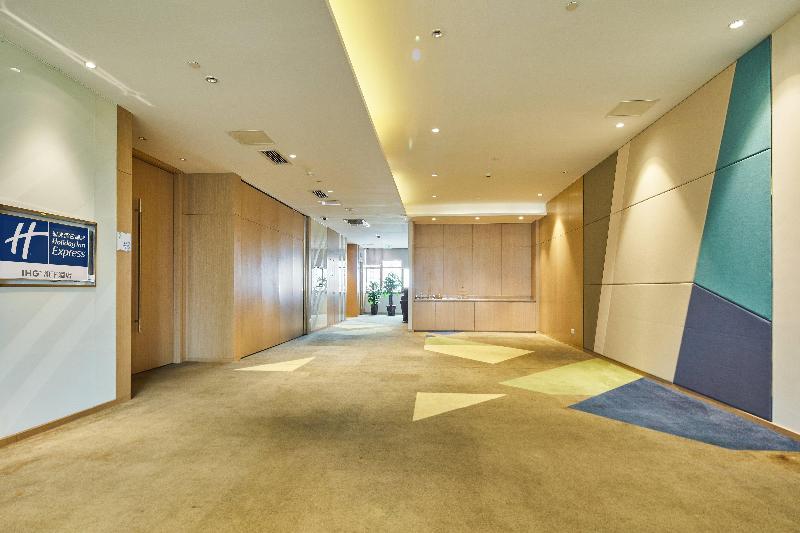 호텔 Holiday Inn Express Shanghai Zhenping, An Ihg
