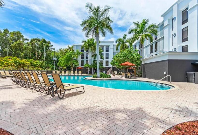 Отель Holiday Inn St. Petersburg West, An Ihg