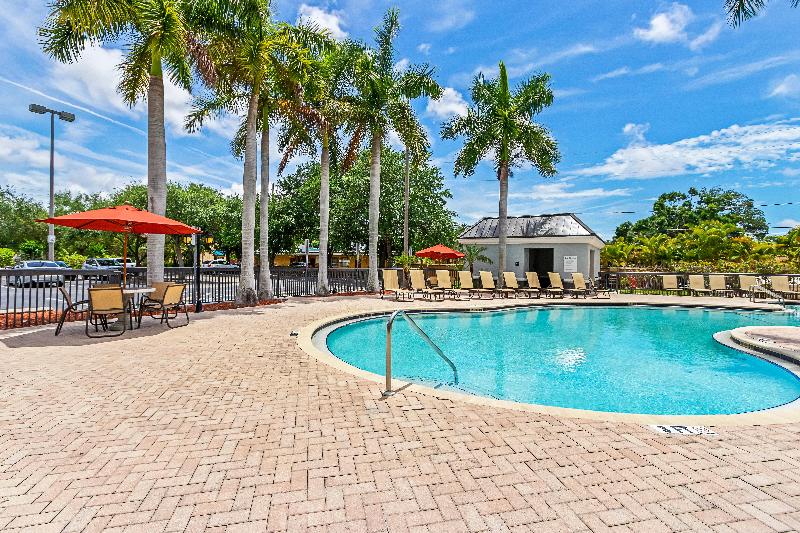 Отель Holiday Inn St. Petersburg West, An Ihg