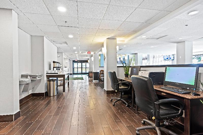 Отель Holiday Inn St. Petersburg West, An Ihg