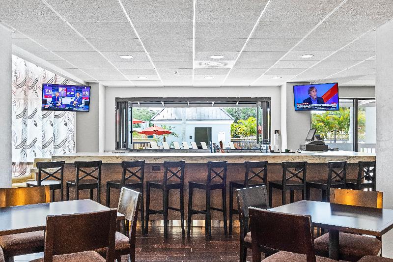 Отель Holiday Inn St. Petersburg West, An Ihg