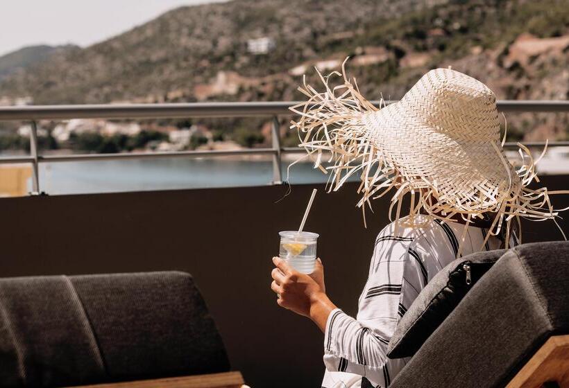 Dave By The Beach Loutraki, A Member Of Brown Hotels