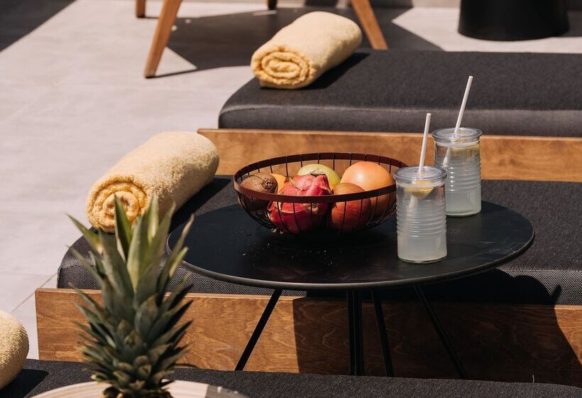 Dave By The Beach Loutraki, A Member Of Brown Hotels