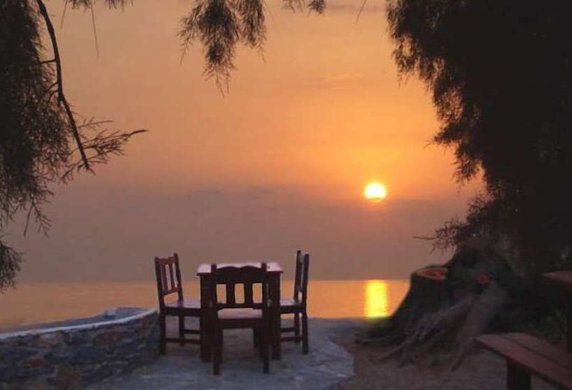 호텔 Lakki Village