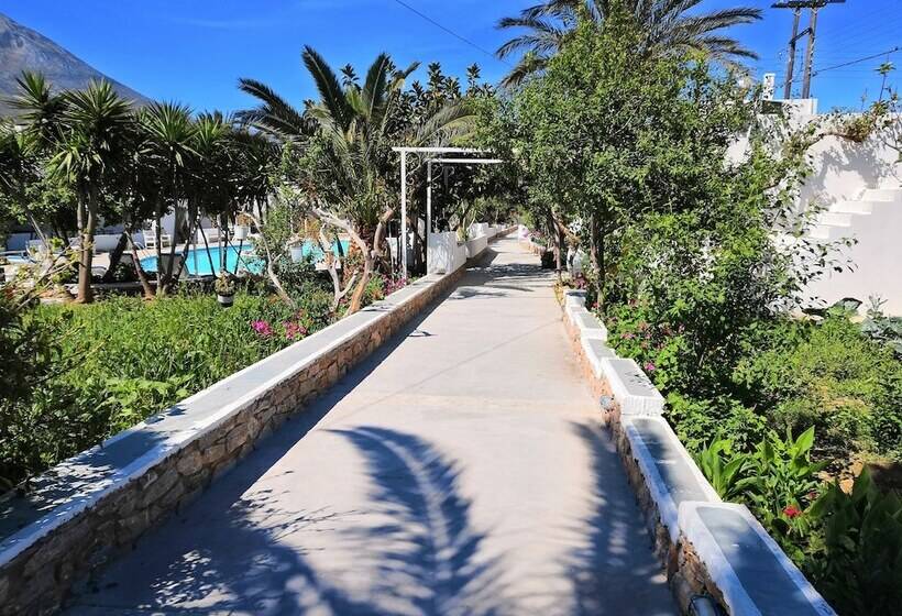 호텔 Lakki Village