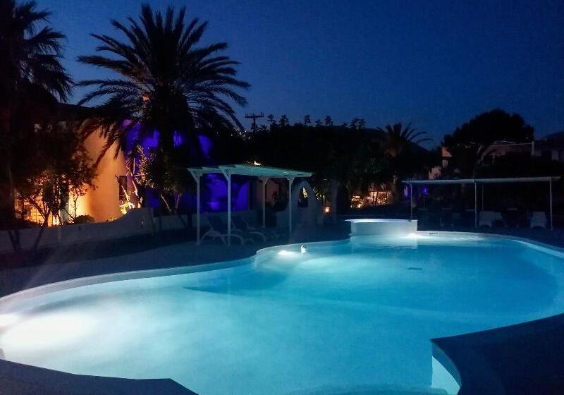 호텔 Lakki Village