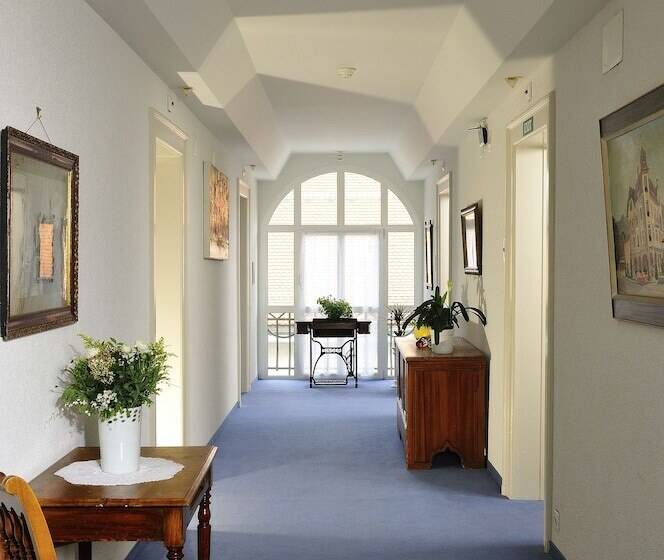 בית מלון כפרי Lötschberg