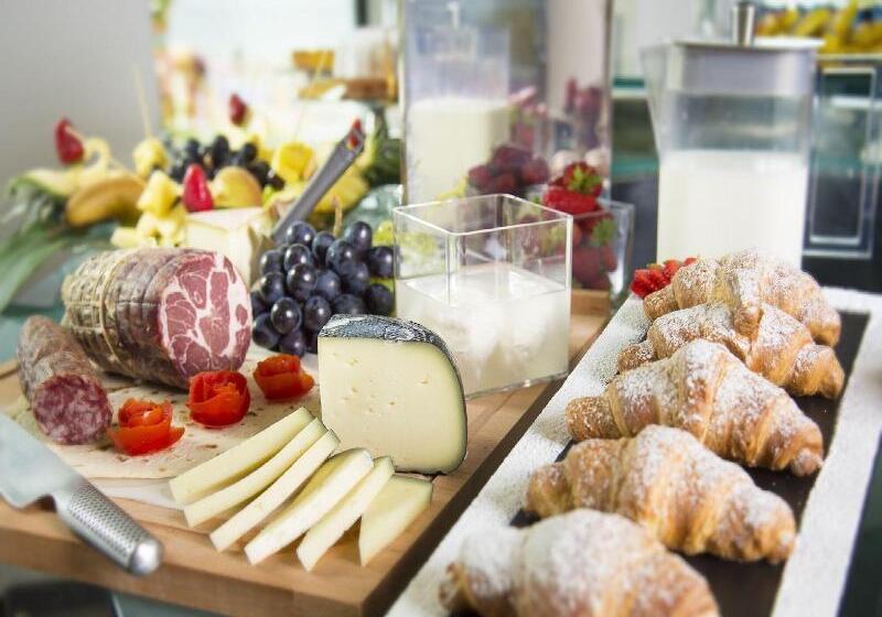 Отель Michelangelo