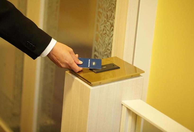 Отель Monterey Osaka