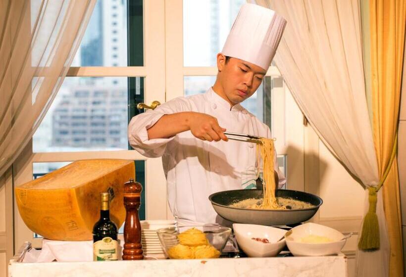 Отель Monterey Osaka