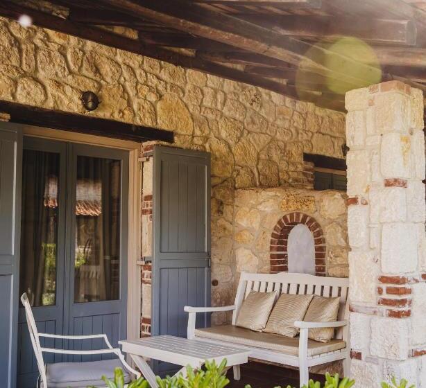 בית מלון כפרי Petrino Eco Village