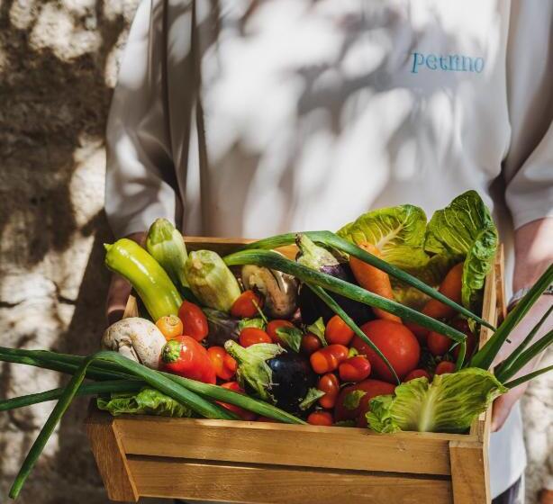 בית מלון כפרי Petrino Eco Village