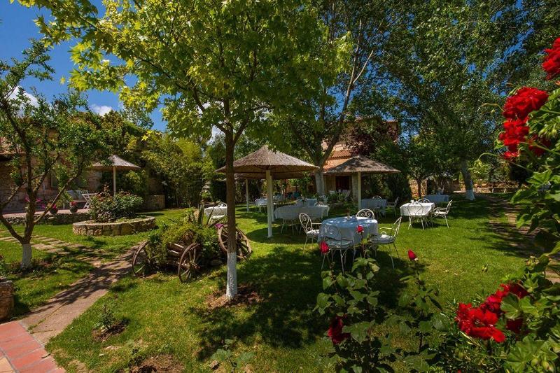 בית מלון כפרי Petrino Eco Village