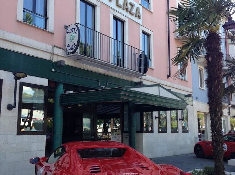 Отель Plaza