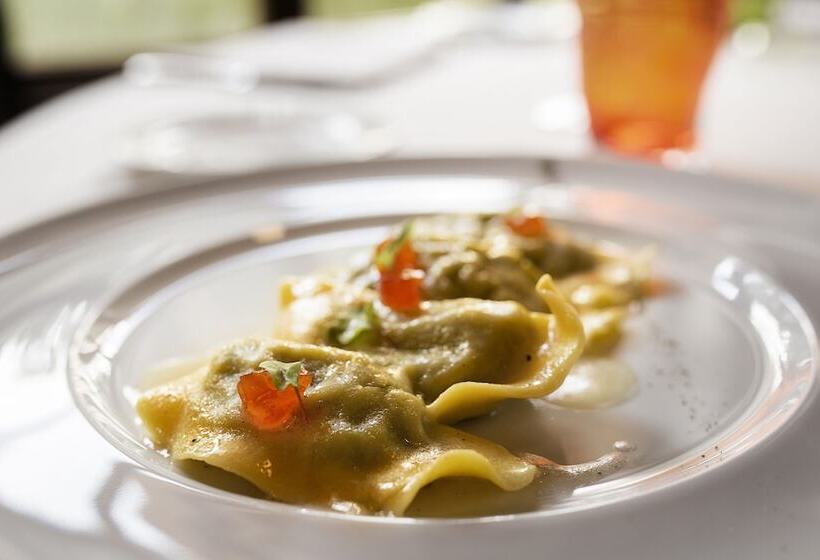 Отель Posta Donini 1579 Una Esperienze