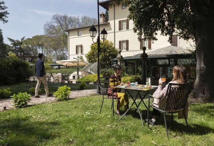 Отель Posta Donini 1579 Una Esperienze