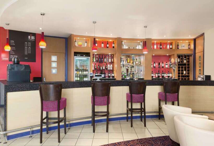 ホテル Ramada London North