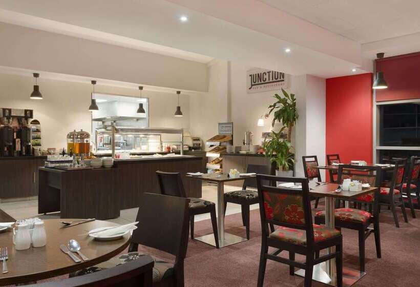 בית מלון כפרי Ramada Wakefield