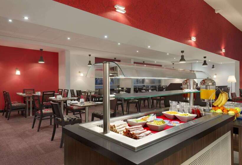 בית מלון כפרי Ramada Wakefield