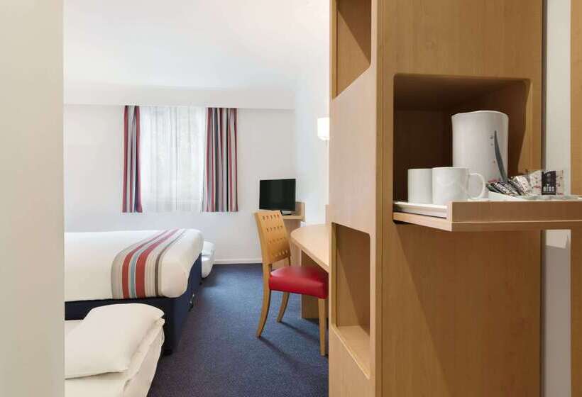 בית מלון כפרי Ramada Wakefield