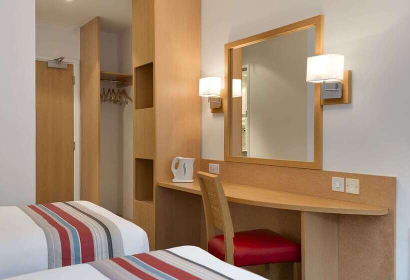 בית מלון כפרי Ramada Wakefield