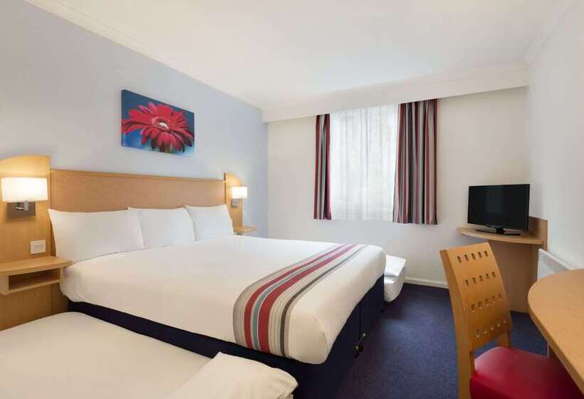 בית מלון כפרי Ramada Wakefield