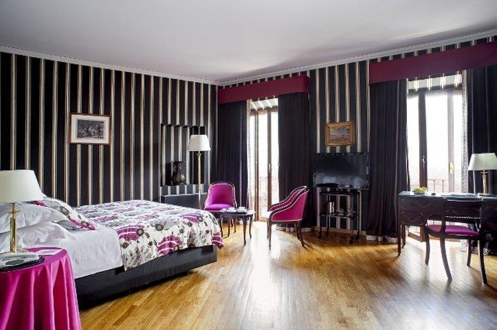 هتل Room Mate Isabella