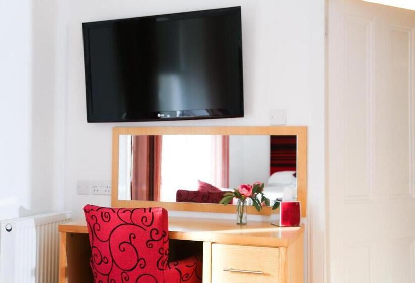 Отель The Clubhouse B&b