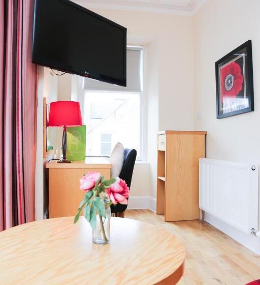 Отель The Clubhouse B&b