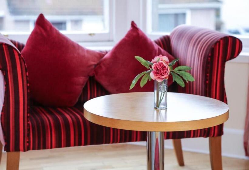 Отель The Clubhouse B&b