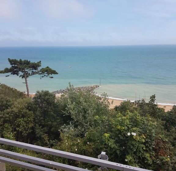 בית מלון כפרי The Southcliff