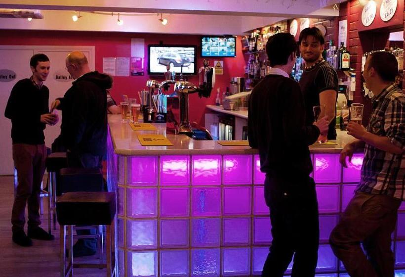 בית מלון כפרי The Southcliff