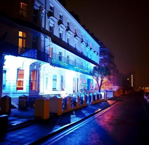 בית מלון כפרי The Southcliff