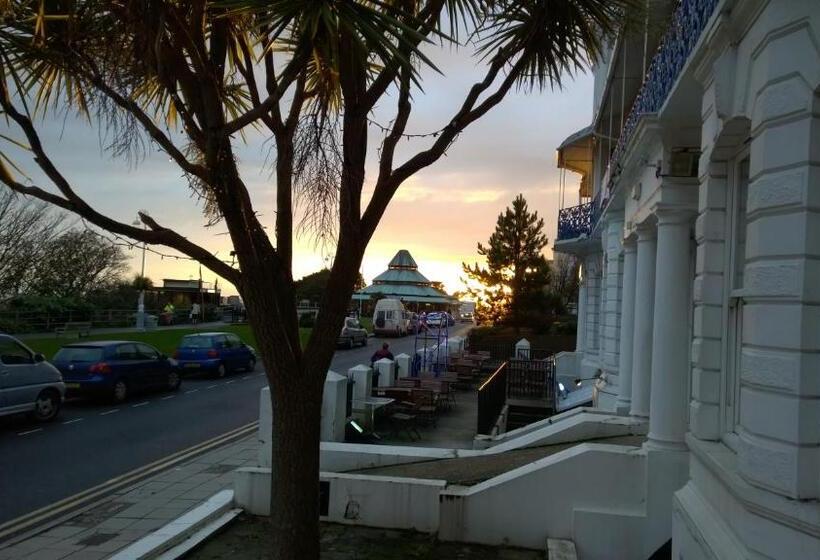 בית מלון כפרי The Southcliff