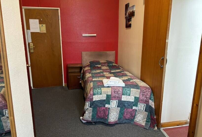 בית מלון כפרי The Southcliff