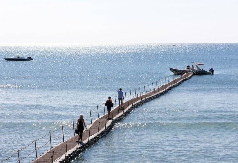 בית מלון כפרי Trisara Villas & Residences Phuket