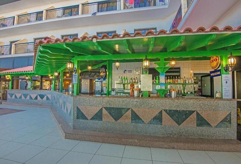 ホテル Tsokkos Gardens