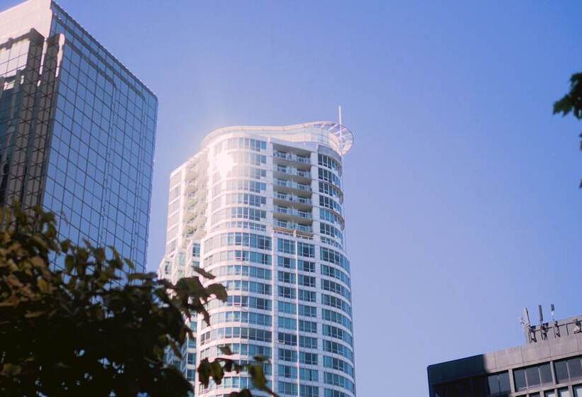 Отель Vancouver Marriott Pinnacle Downtown