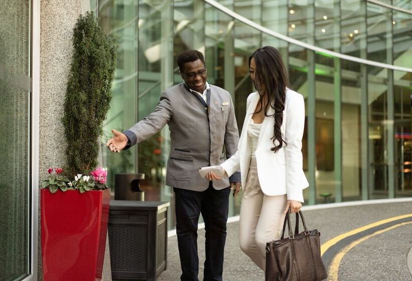 Отель Vancouver Marriott Pinnacle Downtown