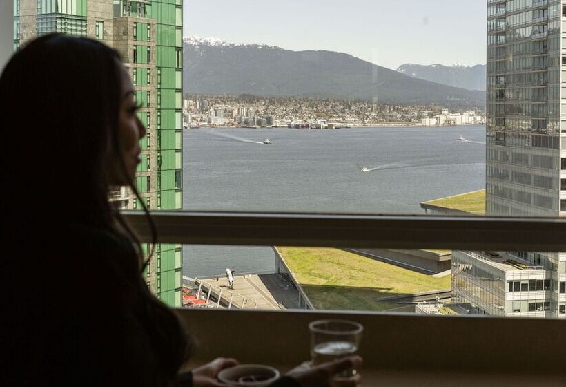 Отель Vancouver Marriott Pinnacle Downtown