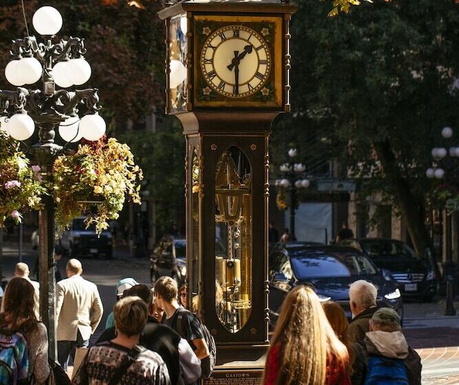 Отель Vancouver Marriott Pinnacle Downtown