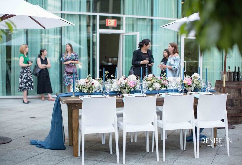 Отель Vancouver Marriott Pinnacle Downtown