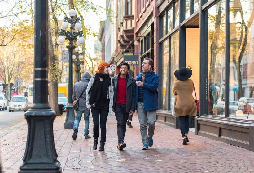 Отель Vancouver Marriott Pinnacle Downtown