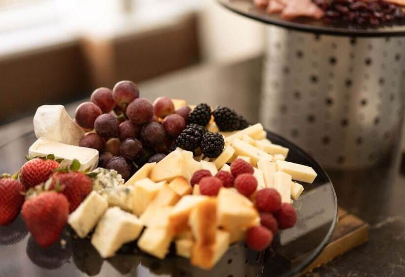 Отель Vancouver Marriott Pinnacle Downtown