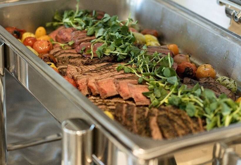 Отель Vancouver Marriott Pinnacle Downtown