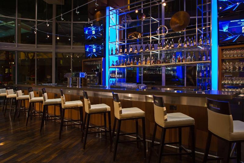 Отель Vancouver Marriott Pinnacle Downtown