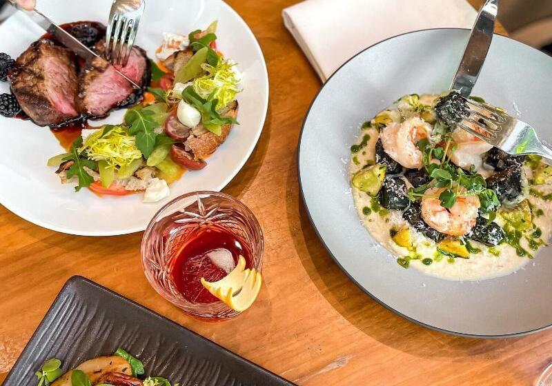 Отель Vancouver Marriott Pinnacle Downtown