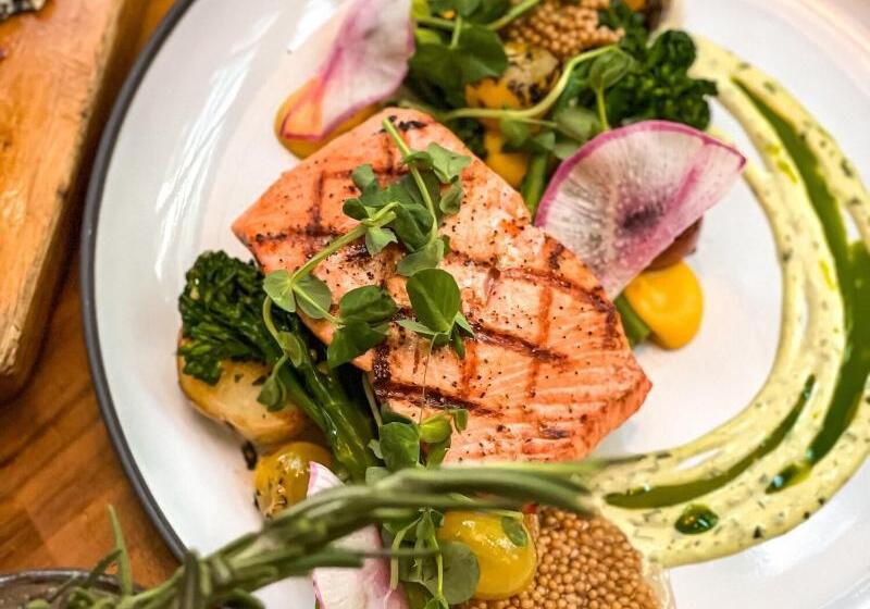 Отель Vancouver Marriott Pinnacle Downtown