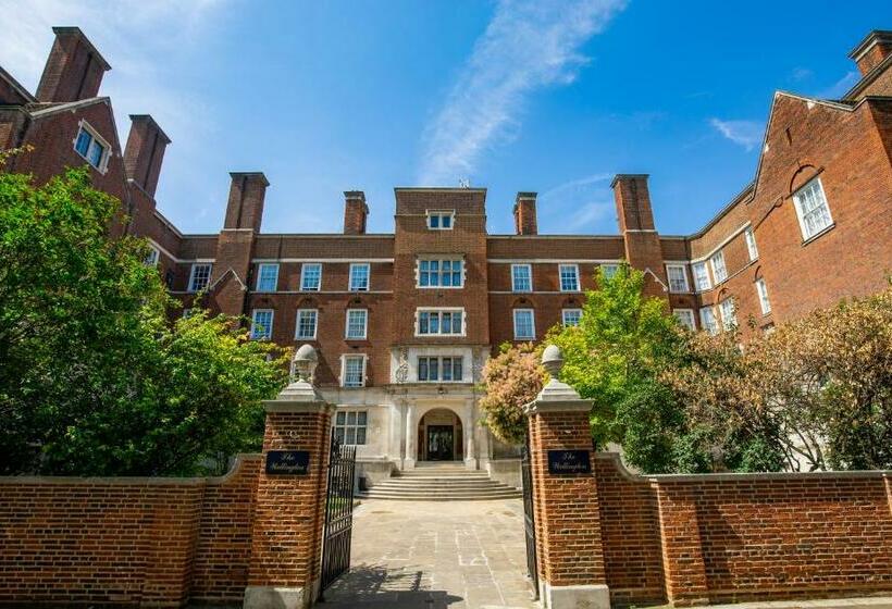 Wellington Hotel By Blue Orchid