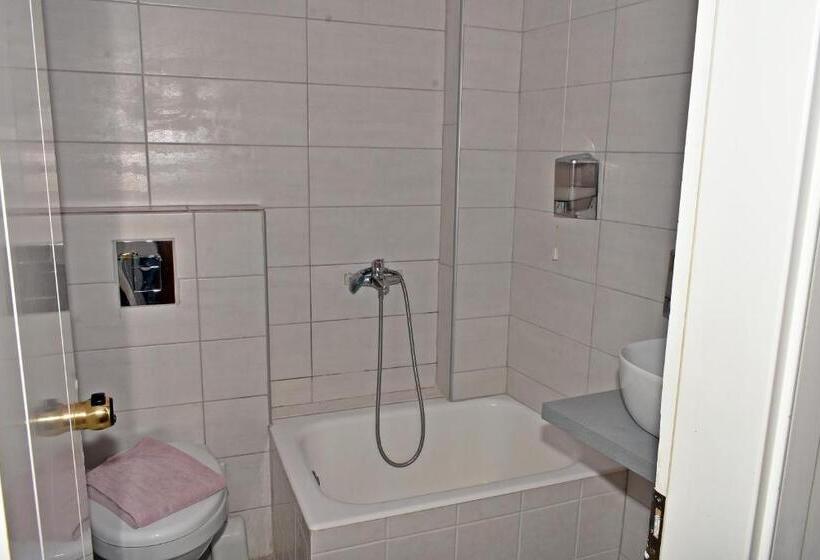 Iniohos Hotel Restaurant